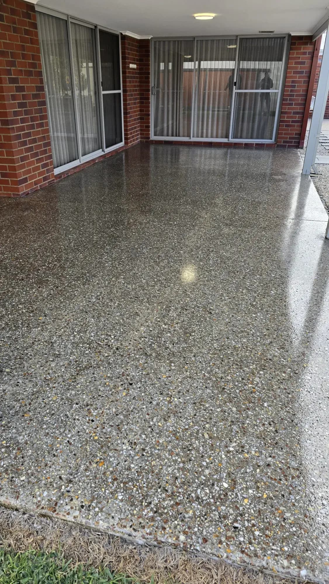 Exposed aggregate alfresco honed and sealed to a smooth wet-look finish in Perth